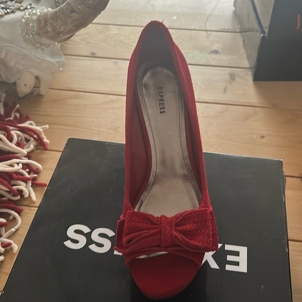 Vintage NEW EXPRESS Red Esmeralda Platform sued leather heels women size 8
